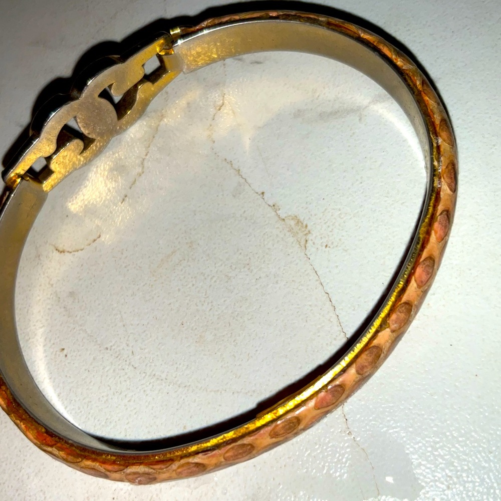 VINTAGE GUCCI GG 24K GOLDPLATED
BEIGE SNAKE'S SKIN BANGLE BRACELET - Picture 10 of 16